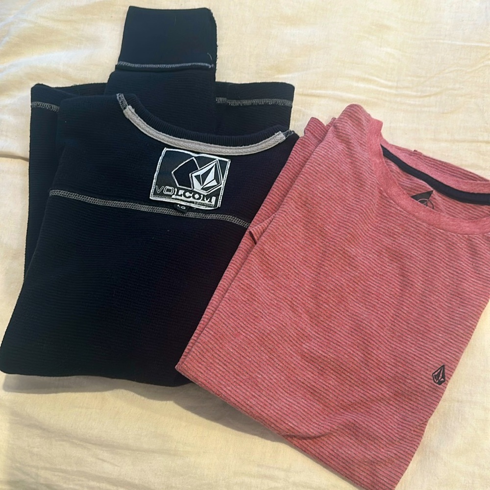 Bundle of 2 Volcom shirts
